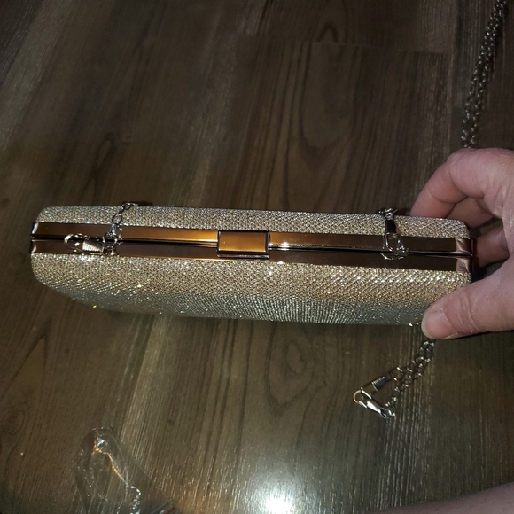 Lovely little gold clutch - Picture 3 of 3